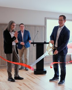 Geoff Bennett cuts the ceremonial ribbon with Debbie Windsor and Anthony Archibald looking on
